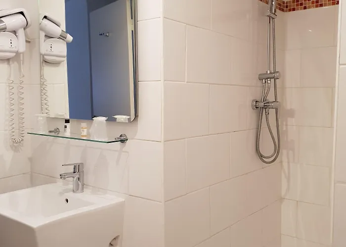 Le Napoleon Hotel 3*